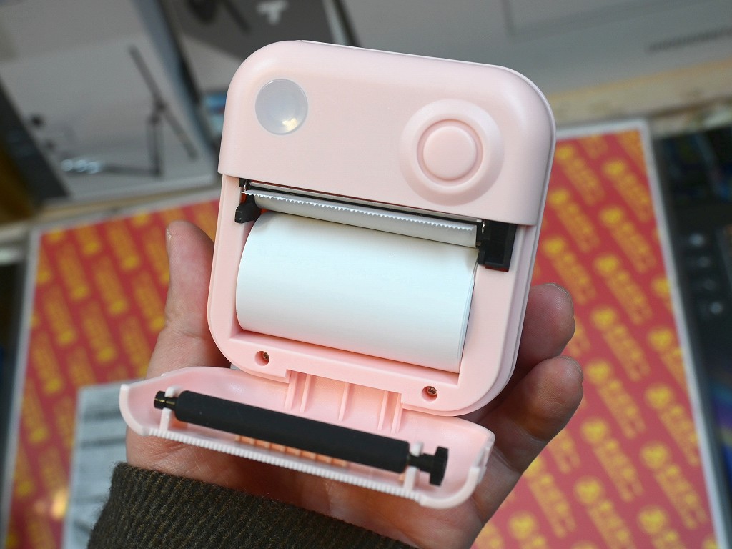 (アキバ取材班) スマホ対応のミニプリンター「サーマルミニプリンター Lily」が入荷、価格は1,900円