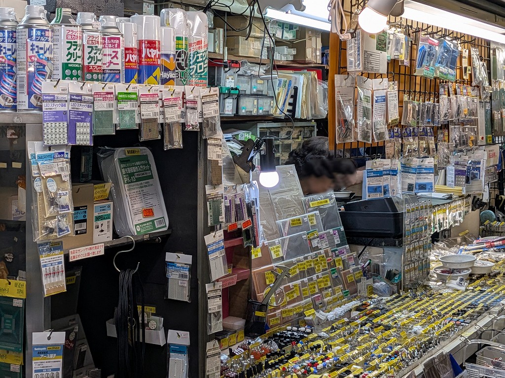 (アキバ取材班) ラジオデパート3階の老舗電子部品専門店「門田無線電機」が5月に閉店