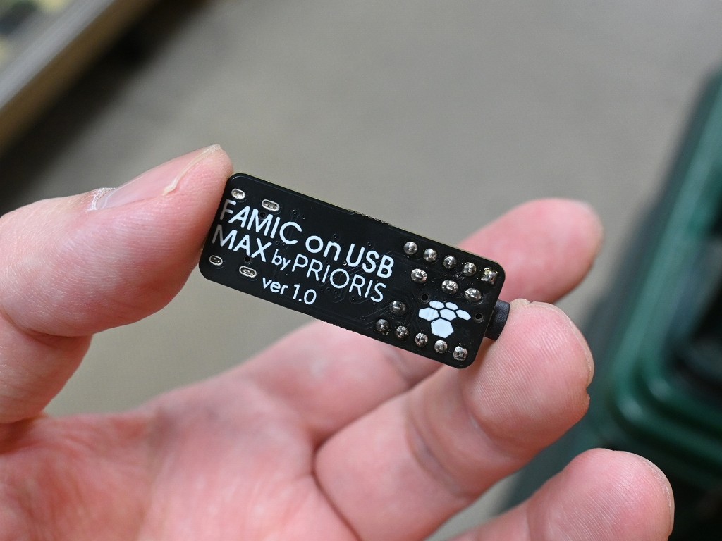 (アキバ取材班) MMLで書いた音楽をファミコン風の音で鳴らすデバイスの大容量版「FAMIC on USB MAX」が入荷