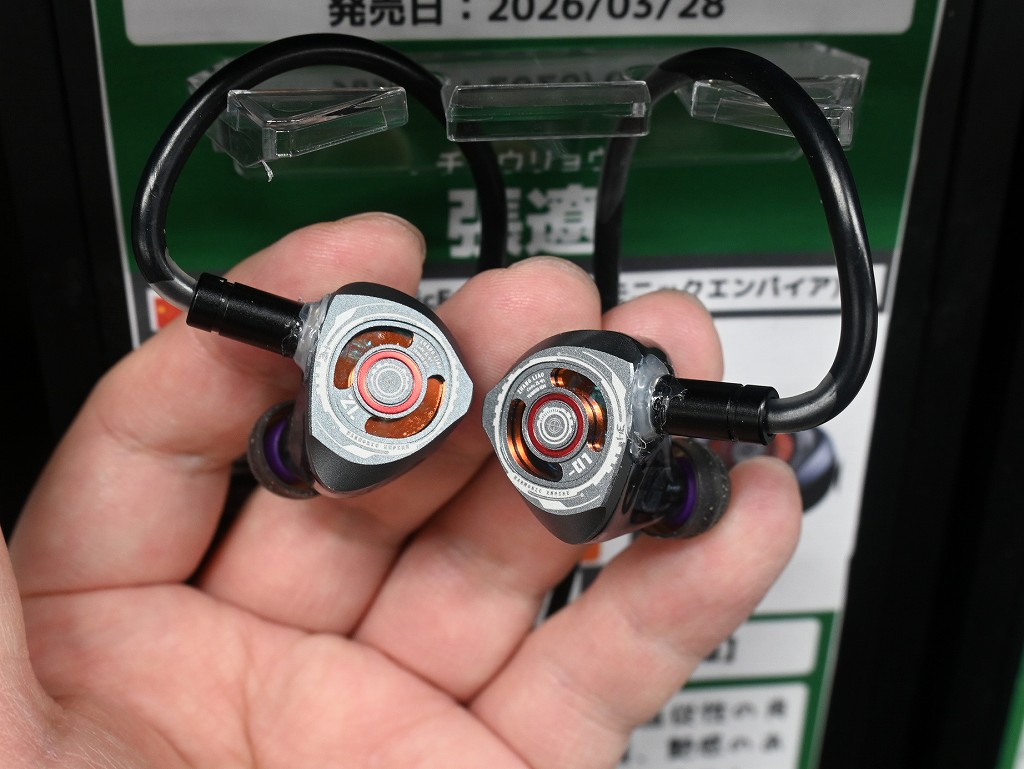 (アキバ取材班) 三国志の名将をモチーフにしたトライブリッド有線イヤホン「張遼」が3.3万円で発売