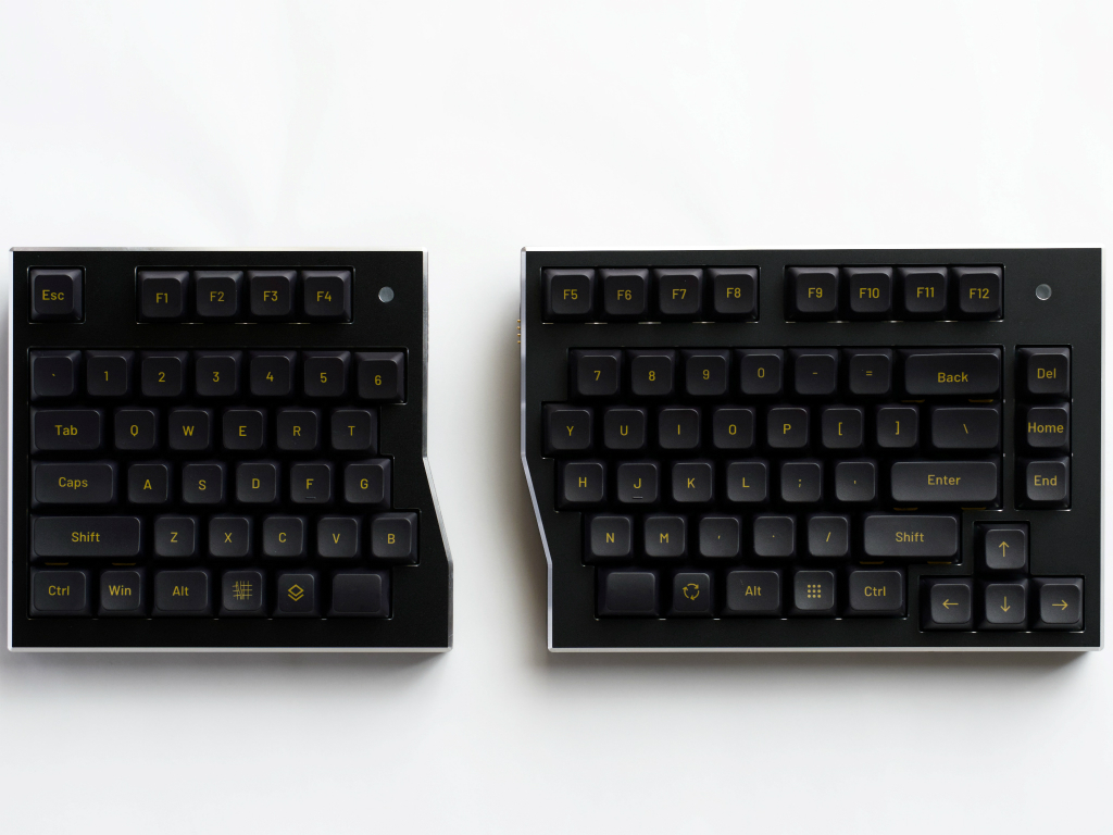 完全ワイヤレスのプロ向け左右分割キーボード「Waffree」にUS配列追加